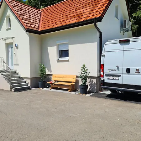 G5 - Das Chalet Am Waldrand *